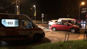 Automobilis &bdquo;Nissan Leaf&ldquo; partrenkė žmogų
