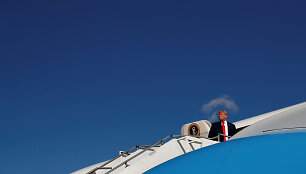 Naujasis Džersis, 2018 rugpjūčio 4 d. JAV prezidentas Donaldas Trumpas lipa į  lėktuvą, ketindamas vykti į Ohajo valstiją