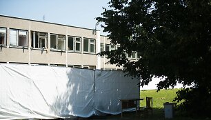 Alytaus r., Verebiejų kaime, apleistoje mokykloje apgyvendinti migrantai