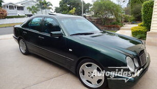 Automobilis &bdquo;Mercedes&ldquo;, kuriuo iliustruotas skelbimas