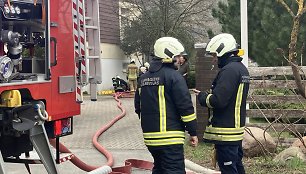 Klaipėdos rajone ugniagesiai gesino rūsyje kilusį gaisrą