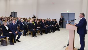 S.Skvernelis Ir V.Makūnas Domeikavos gimnazijoje