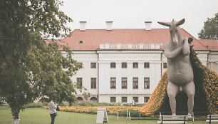 Asilo skulptūra Pakruojo dvare