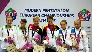 Emilija Serapinaitė ir Lina Batulevičiūtė kairėje
