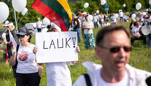 Šeimos gynimo maršo dalyvių protestas prie Seimo