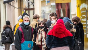 Vilniuje prie vėl atsidariusios parduotuvės „Humana“ rikiuojasi eilės