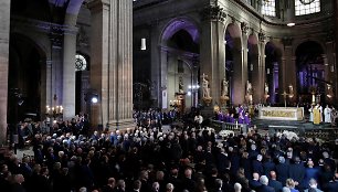 Paryžiuje vyksta velionio prezidento Jacques'o Chiraco laidotuvių pamaldos
