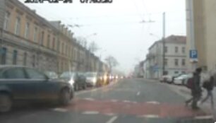 &bdquo;Audi&ldquo; posūkis Slucko gatvėje