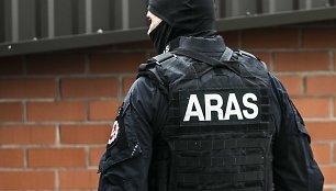 Didelio masto policijos operacija: dėl narkotikų sulaikyti Jurbarko politikės sūnūs