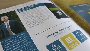 &Scaron;ie leidiniai su politikų atvaizdais dovanojami mokiniams