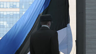 Keliama Estijos vėliava