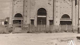 Švč. Jėzaus Širdies bažnyčios priekinis fasadas, 1919 m. nuotrauka