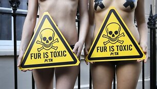 PETA protestas prie&scaron; Londono mados savaitę