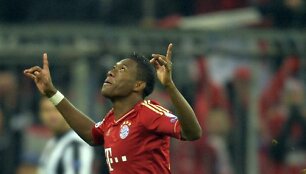 Davidas Alaba džiaugiasi įvarčiu.