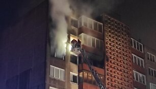 Tragi&scaron;kos Kalėdos Klaipėdoje: užsidegė butas, prane&scaron;ama apie aukas