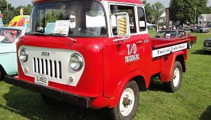 Jeep FC išlaikė lengvai atpažįstamas markės simboliu tapusias groteles. (Greg Gjerdingen, Wikimedia(CC BY 2.0)