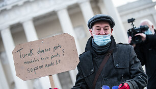 Vilniuje &ndash; protestas prie&scaron; veido kaukes