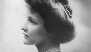 Pirmoji Didžiosios Britanijos parlamentarė Nancy Astor