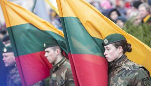 Vėliavų pakėlimo ceremonijos akimirka