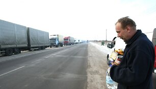 Nemažėjant vilkikų eilėms Latvijos-Rusijos pasienyje vežėjų asociacija &bdquo;Linava&ldquo;.
