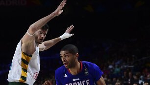 Darju&scaron;as Lavrinovičius Pasaulio čempionate žaidė su traumuota kaire ranka