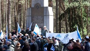 Holokausto aukų pagerbimas Panerių memoriale