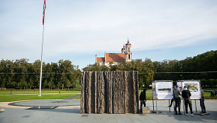 Visuomenei pristatytas Laisvės kalvos monumento realaus dydžio bandinys"