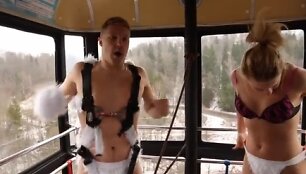 Sigulda, nuogos poros &scaron;oko su guma