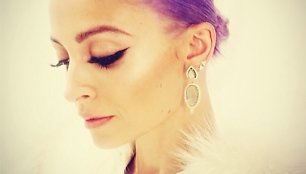 Nicole Richie plaukus nusidažė violetine spalva