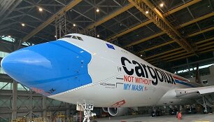 &bdquo;Cargolux&ldquo; koronaviruso proga dekoravo savo lėktuvą