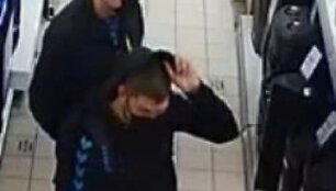 Kauno policija vykdo vagystės tyrimą ir ie&scaron;ko &scaron;ių vyrų