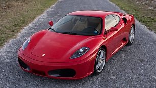 Donaldui Trumpui kadaise priklausęs sportinis automobilis „Ferrari F430 F1 Coupe“ 