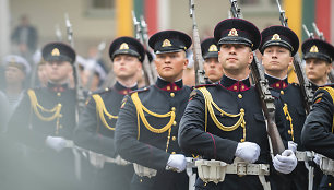 Valstybės vėliavų pakėlimo ceremonija Daukanto aikštėje