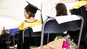 Europos humanitarinio universiteto diplomų įteikimo ceremonija