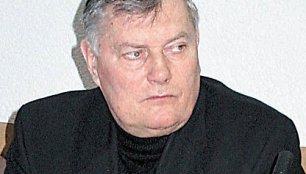 Kalvarijos meras J. Ščeponis tikina bandęs derėtis su parapijos klebonu.
