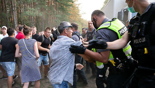 Gyventojų susirėmimas su policijos pareigūnais prie Rūdninkų poligono