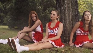 Kadras i&scaron; dainos &bdquo;Waste A Moment&ldquo; vaizdo klipo