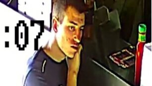 Kauno policijos ie&scaron;komas asmuo, susimokėjęs netikrais 50 eurų