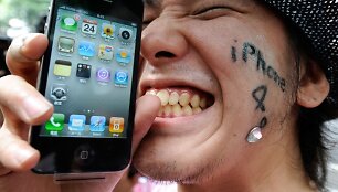 &bdquo;Apple&ldquo; gerbėjas džiaugiasi i&scaron;maniuoju telefonu &bdquo;iPhone&ldquo;.