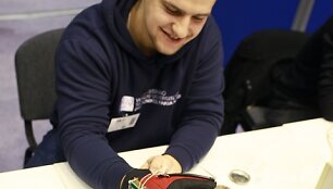 Specialioje pir&scaron;tinėje sumontuoti studentų kurti optiniai jutikliai