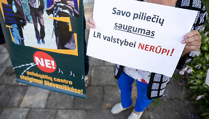 Protestas prie&scaron; migrantų apgyvendinimą Dieveni&scaron;kėse