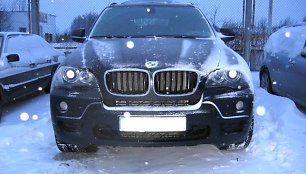 BMW visureigiu po Radviliškio ir Kėdainių rajonus lakiojęs įtariamasis šiurpino žmones