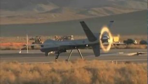 VIDEO kadras: Bepiločiai orlaiviai MQ-1 „Predator“ ir MQ-9 „Reaper“