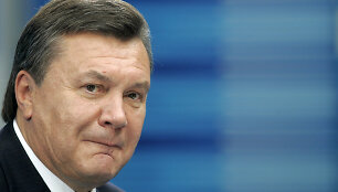 Regions Party leader Viktor Yanukovich listens to a journalist's question during a news conference in Kiev, August 27, 2009. Yanukovich, who lost the country's 2004 "Orange Revolution" election, said on Thursday he would win the next presidential contest in January. REUTERS/Konstantin Chernichkin (U