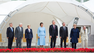 Valstybės vėliavų pakėlimo ceremonija