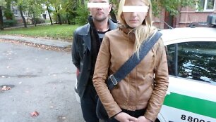 Pareigūnams įkliuvo porelė, įtariama vagyste i&scaron; drabužių parduotuvės.
