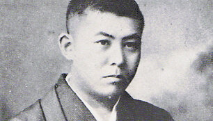 Junichiro Tanizaki 1913 metais po savo literatūrinio debiuto