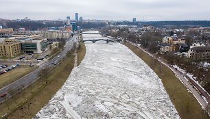 Patvinę krantai ir ledų sangrūda Neryje