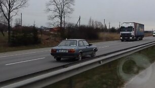 &bdquo;Audi&ldquo; važioja prie&scaron; eismą