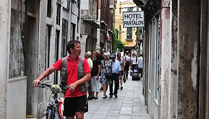 Kai kurios Venecijos gatvės dūsta nuo turistų